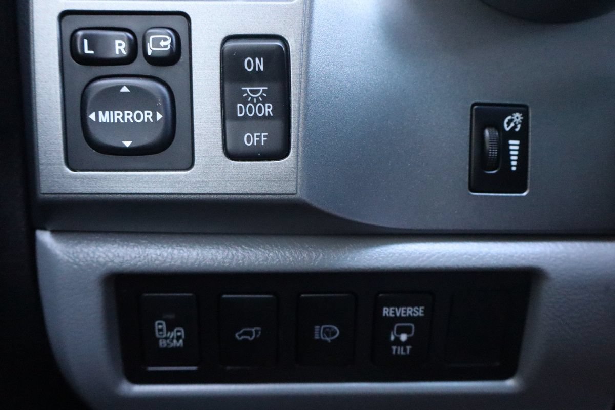 Used 2016 Toyota Sequoia Platinum AWD/4WD image 31