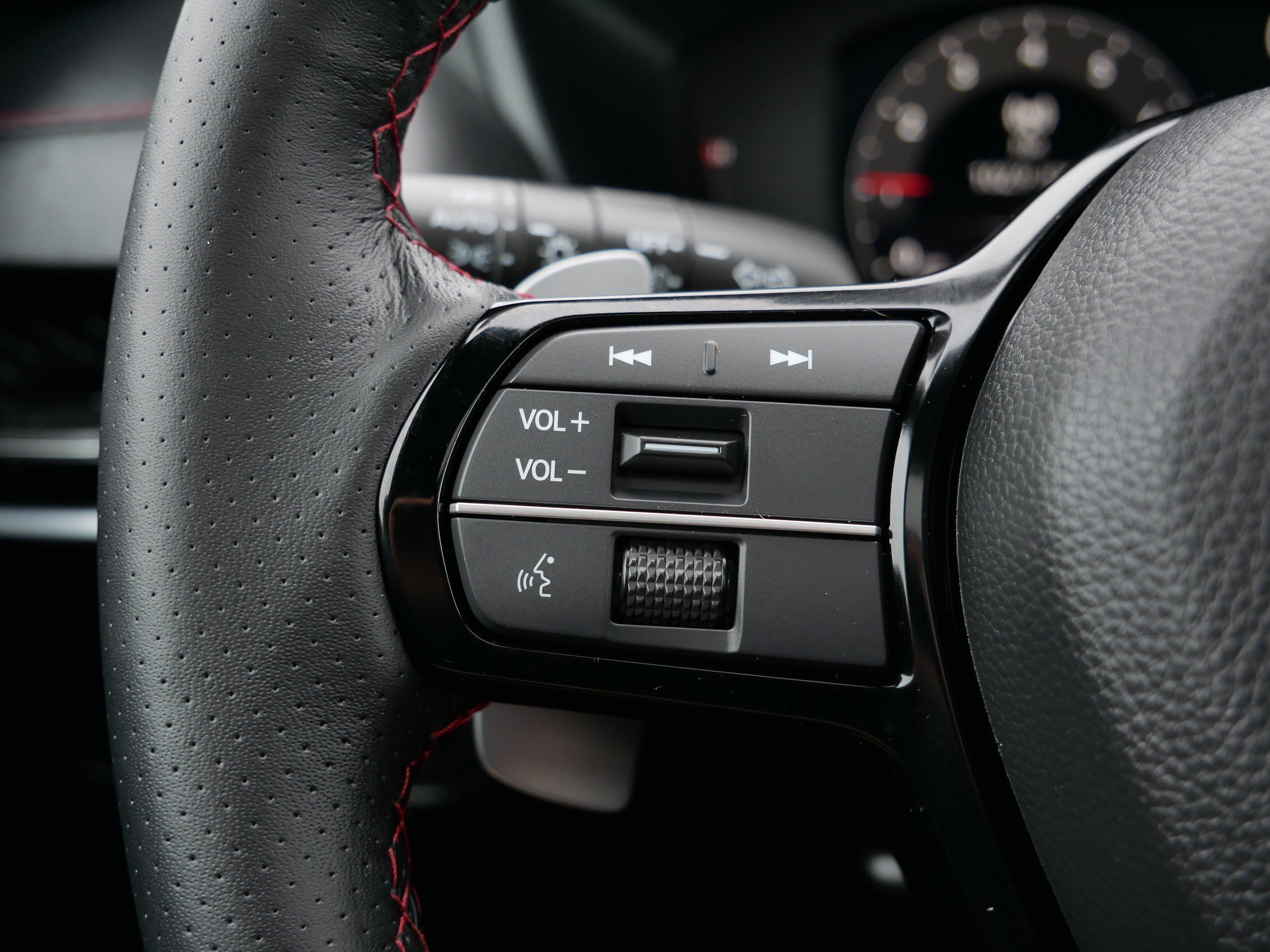 Certified 2025 Acura ADX A-Spec image 28