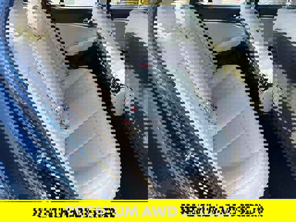 Used 2024 Genesis G70 2.5T image 13