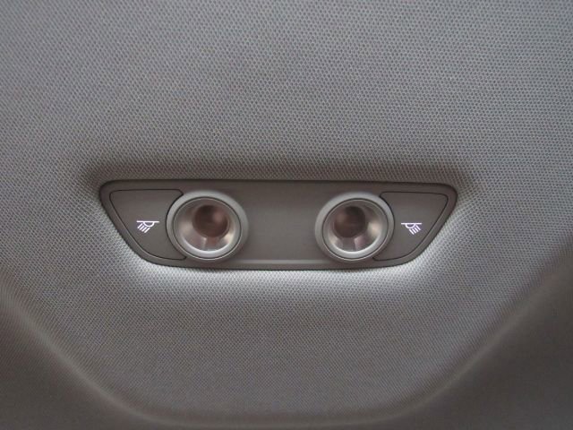 Used 2022 Audi Q8 Premium image 37