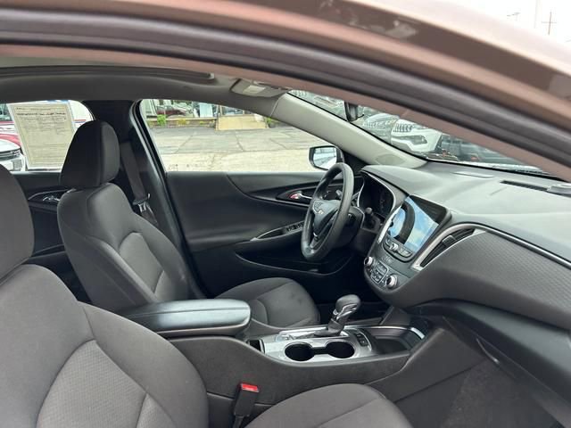 Used 2024 Chevrolet Malibu LT image 31