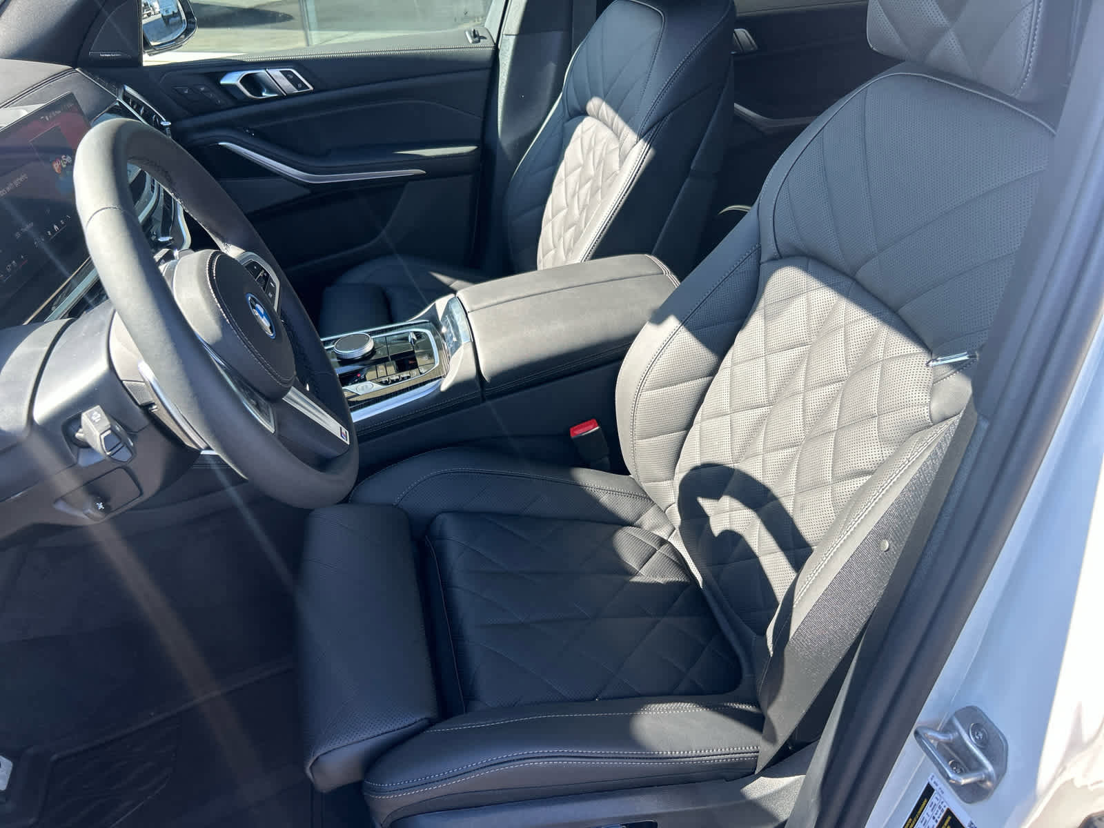 Used 2026 BMW X5 xDrive50e w/ M Sport Package image 24