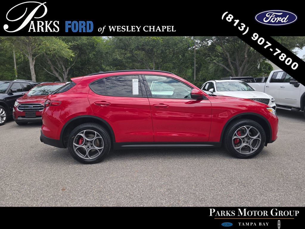 Used 2023 Alfa Romeo Stelvio Sprint RWD image 3