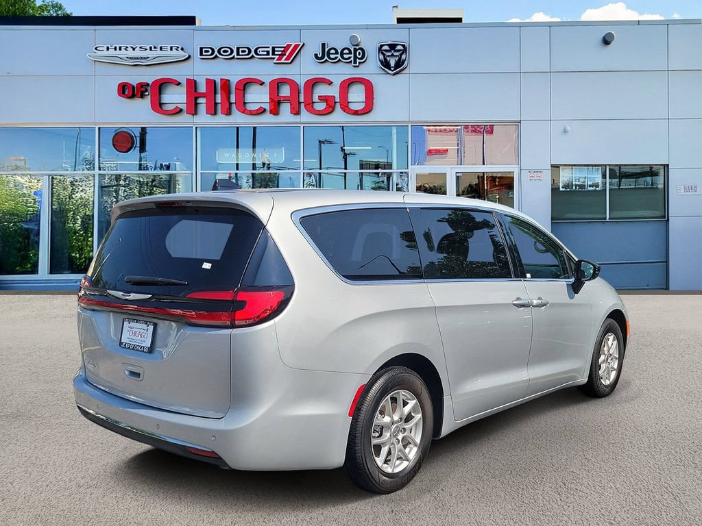Certified 2024 Chrysler Pacifica Touring-L FWD image 4