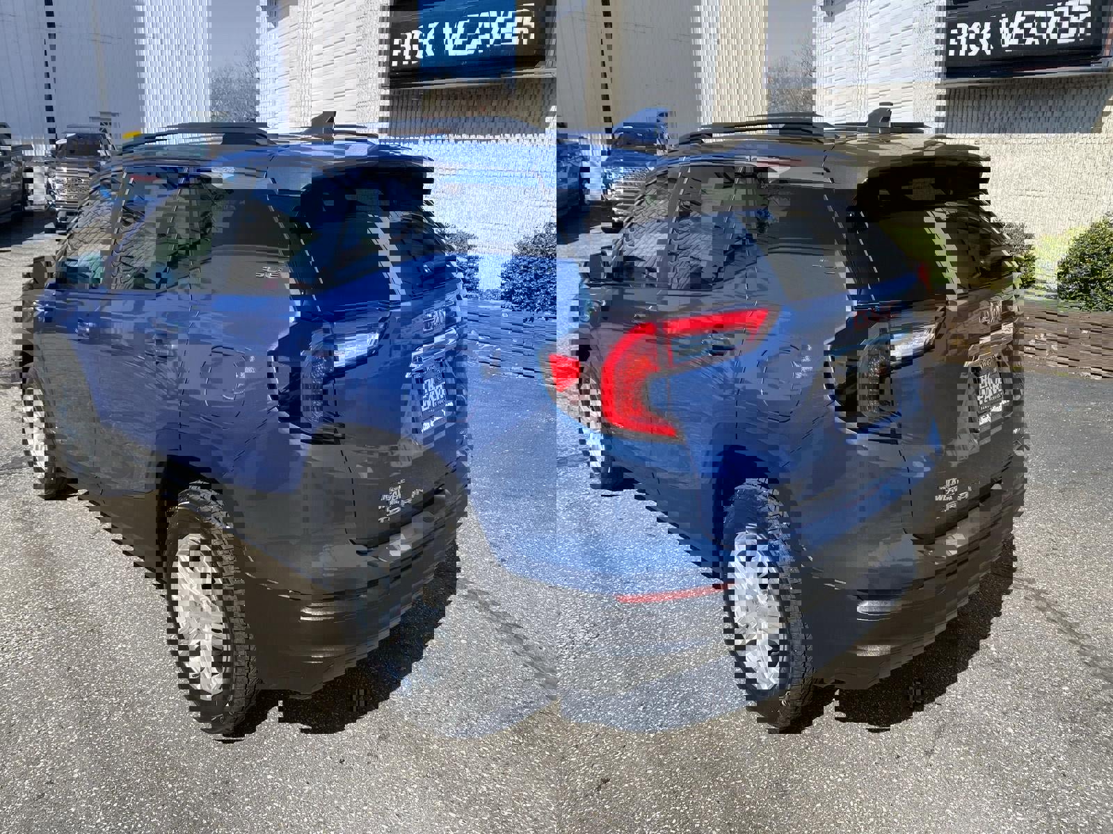 Used 2024 GMC Terrain SLE w/ Driver Convenience Package image 7