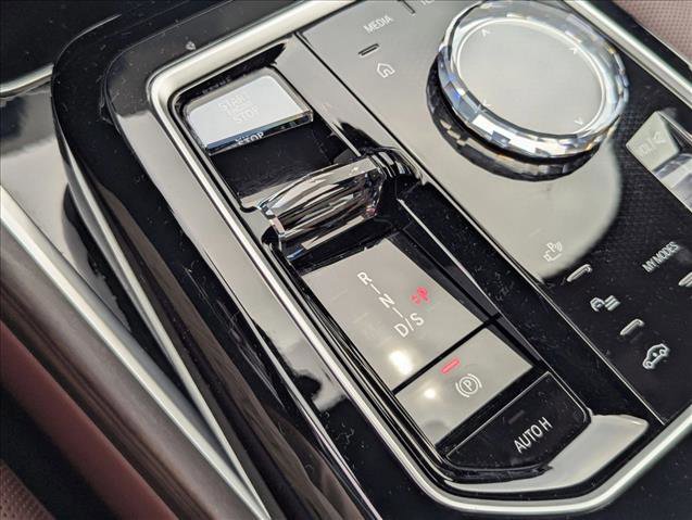 Used 2023 BMW 760i xDrive image 12