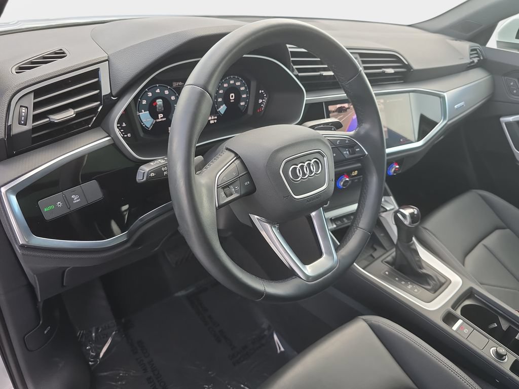 Used 2024 Audi Q3 2.0T Premium w/ Convenience Package AWD/4WD image 25