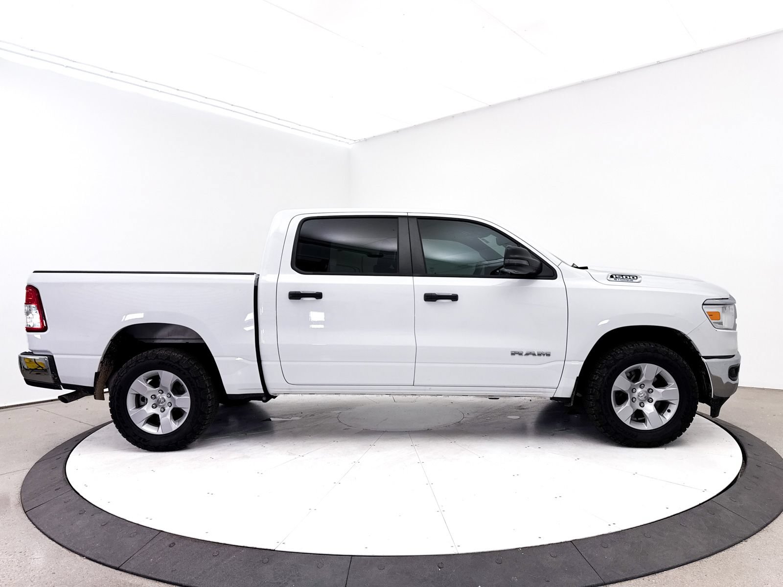 Used 2024 RAM 1500 Big Horn RWD image 33