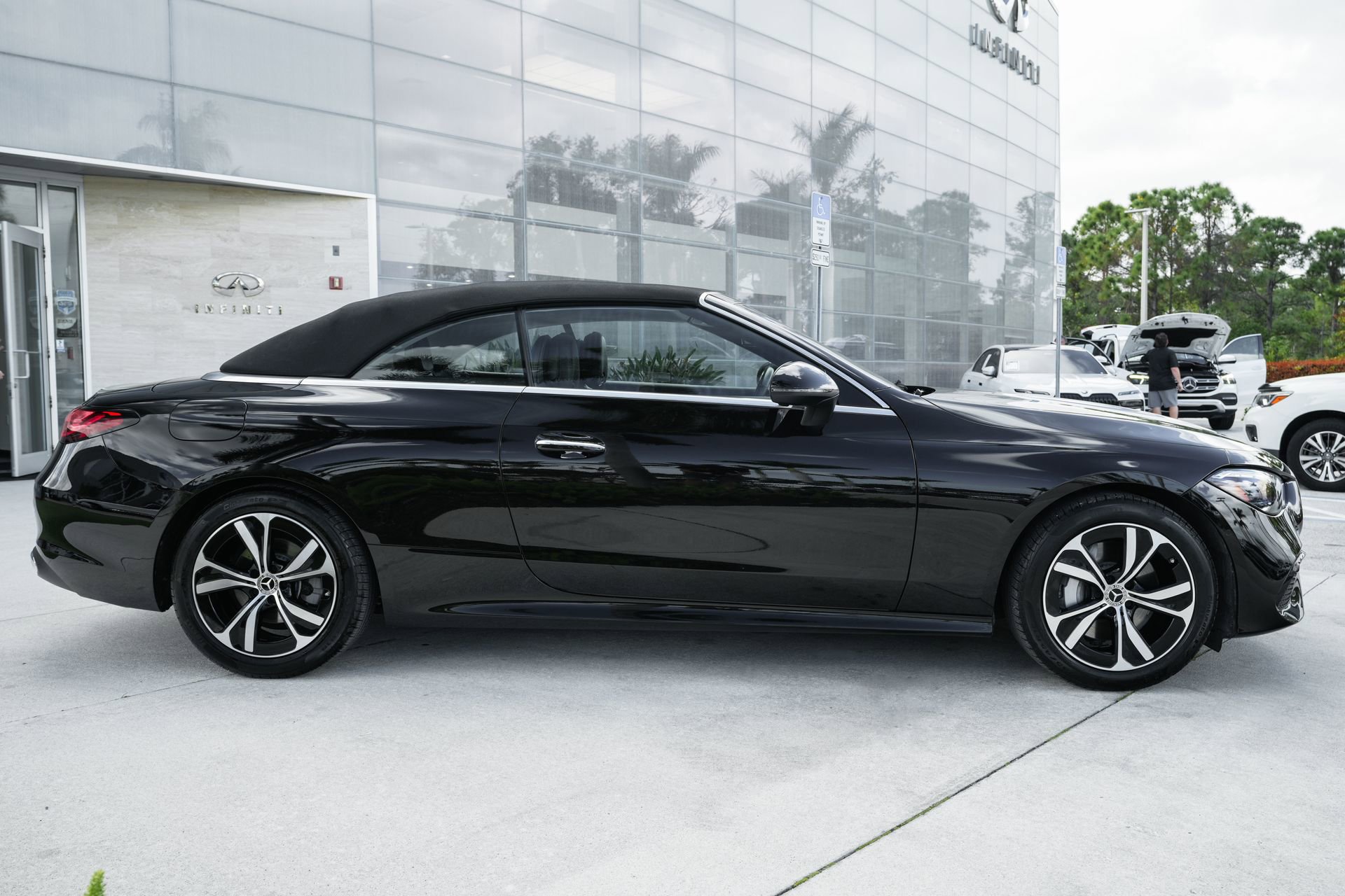 Used 2025 Mercedes-Benz CLE 300 4MATIC Cabriolet image 31