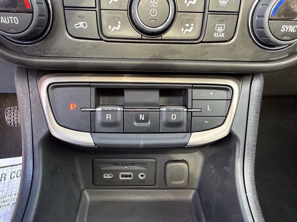 Used 2024 GMC Terrain Denali w/ Denali Premium Package AWD/4WD image 35