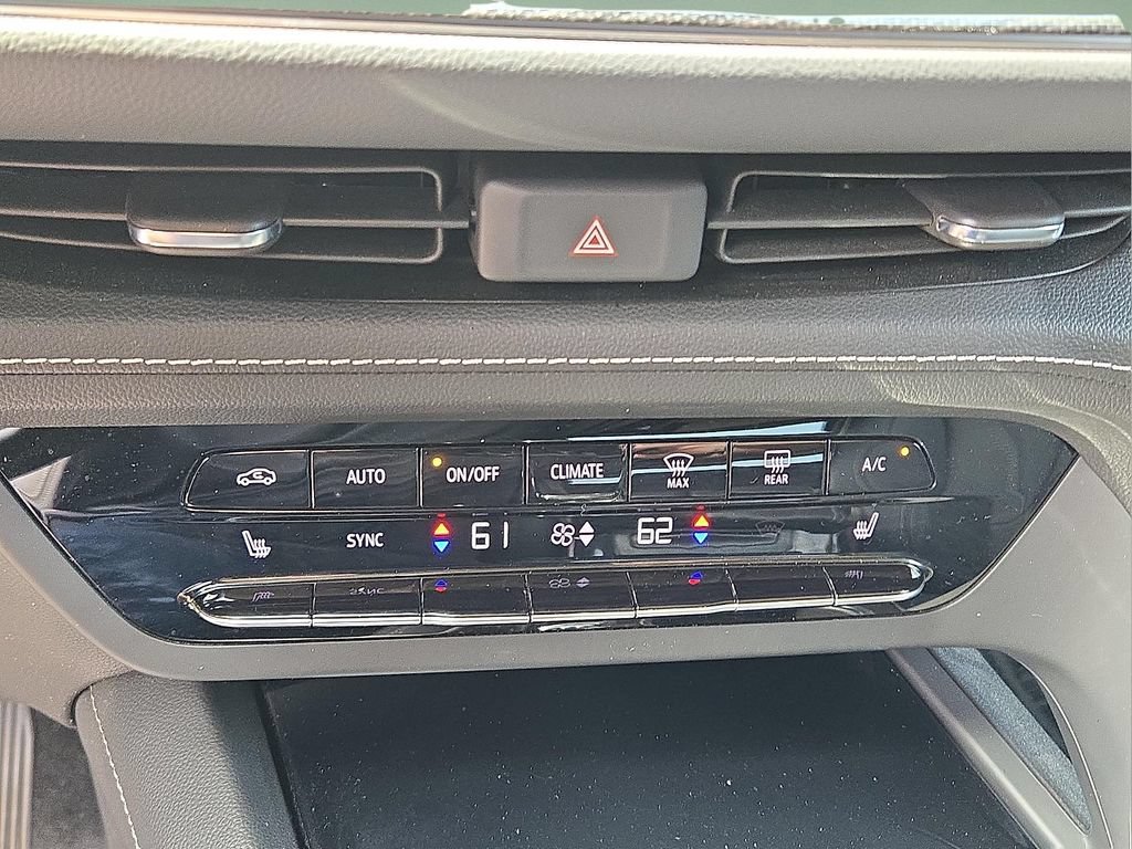 Used 2022 Buick Envision Essence w/ Technology Package I AWD/4WD image 15