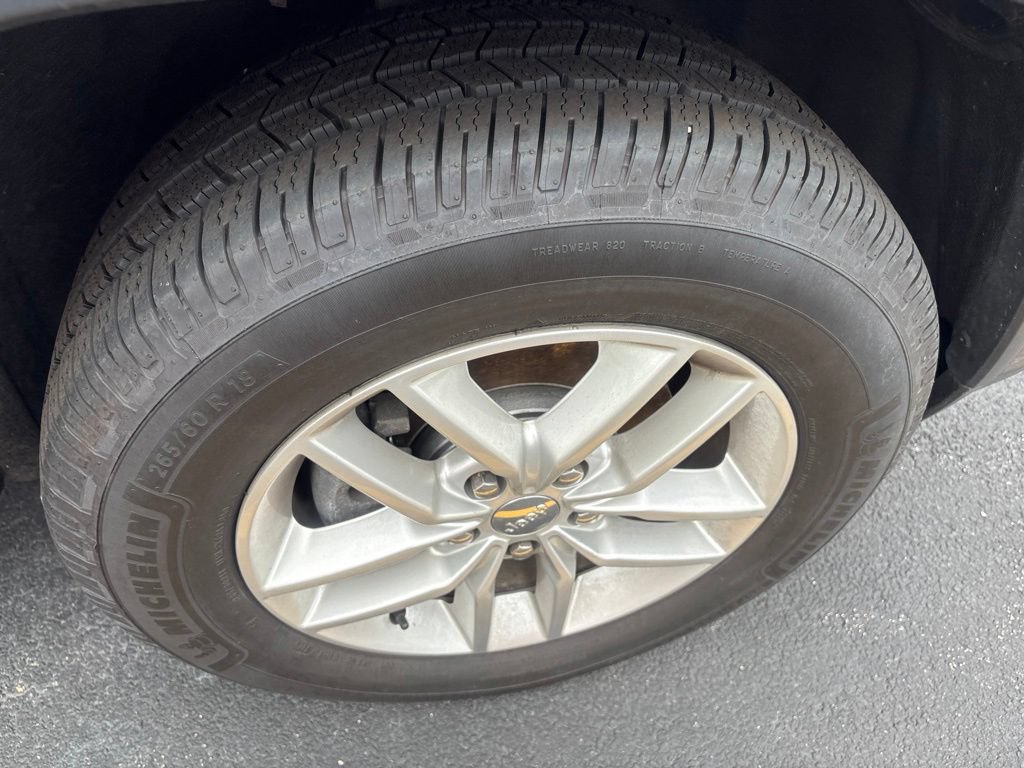 Used 2018 Jeep Grand Cherokee Laredo AWD/4WD image 10
