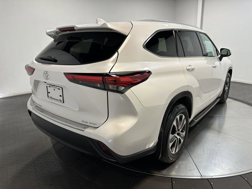 Certified 2022 Toyota Highlander XLE image 13
