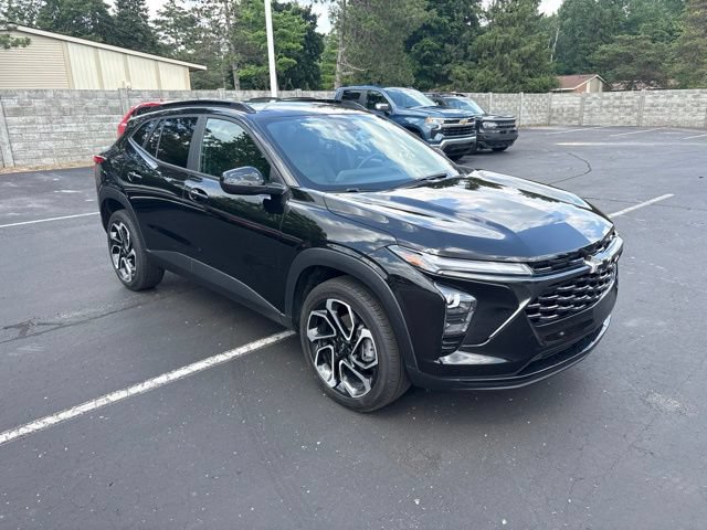 Used 2024 Chevrolet Trax RS w/ Driver Confidence Package FWD image 4