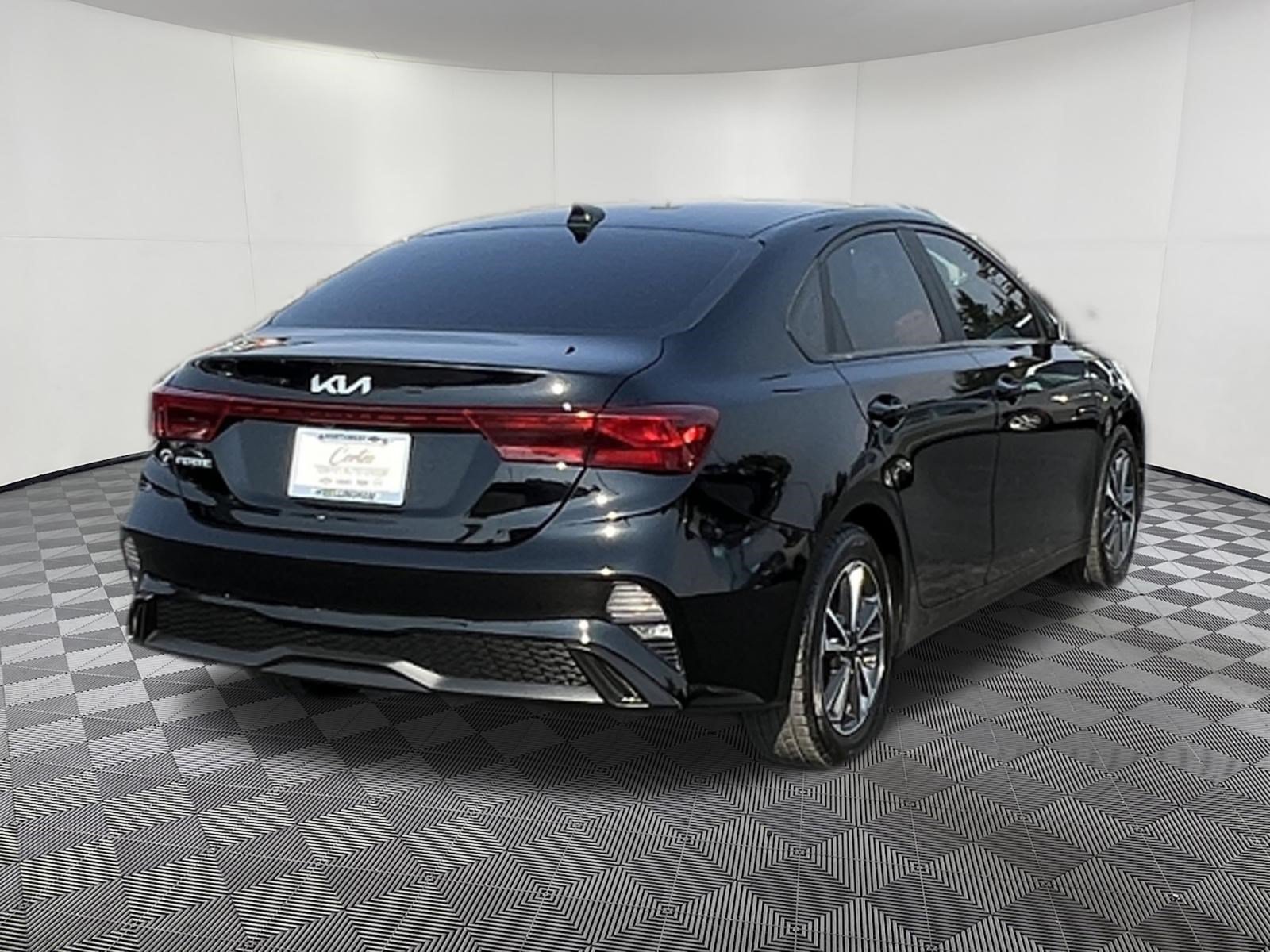 Used 2023 Kia Forte LXS w/ LXS Technology Package FWD image 6