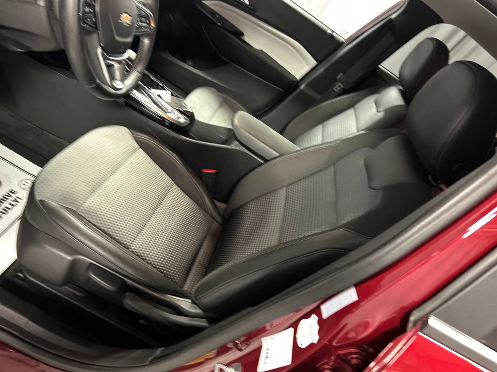 Used 2025 Chevrolet Trax LT w/ LT Convenience Package FWD image 12