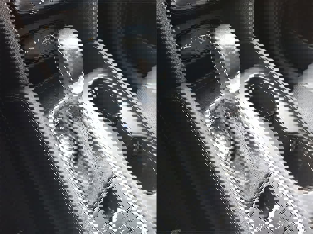 Used 2020 Hyundai Santa Fe SEL w/ Convenience + Premium Package image 15