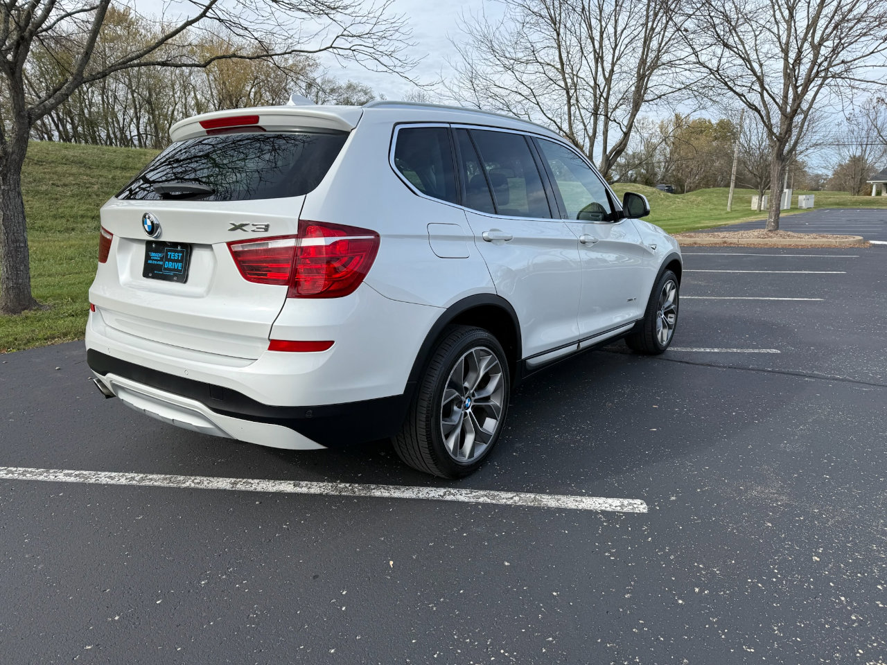 Used 2017 BMW X3 xDrive28i image 3
