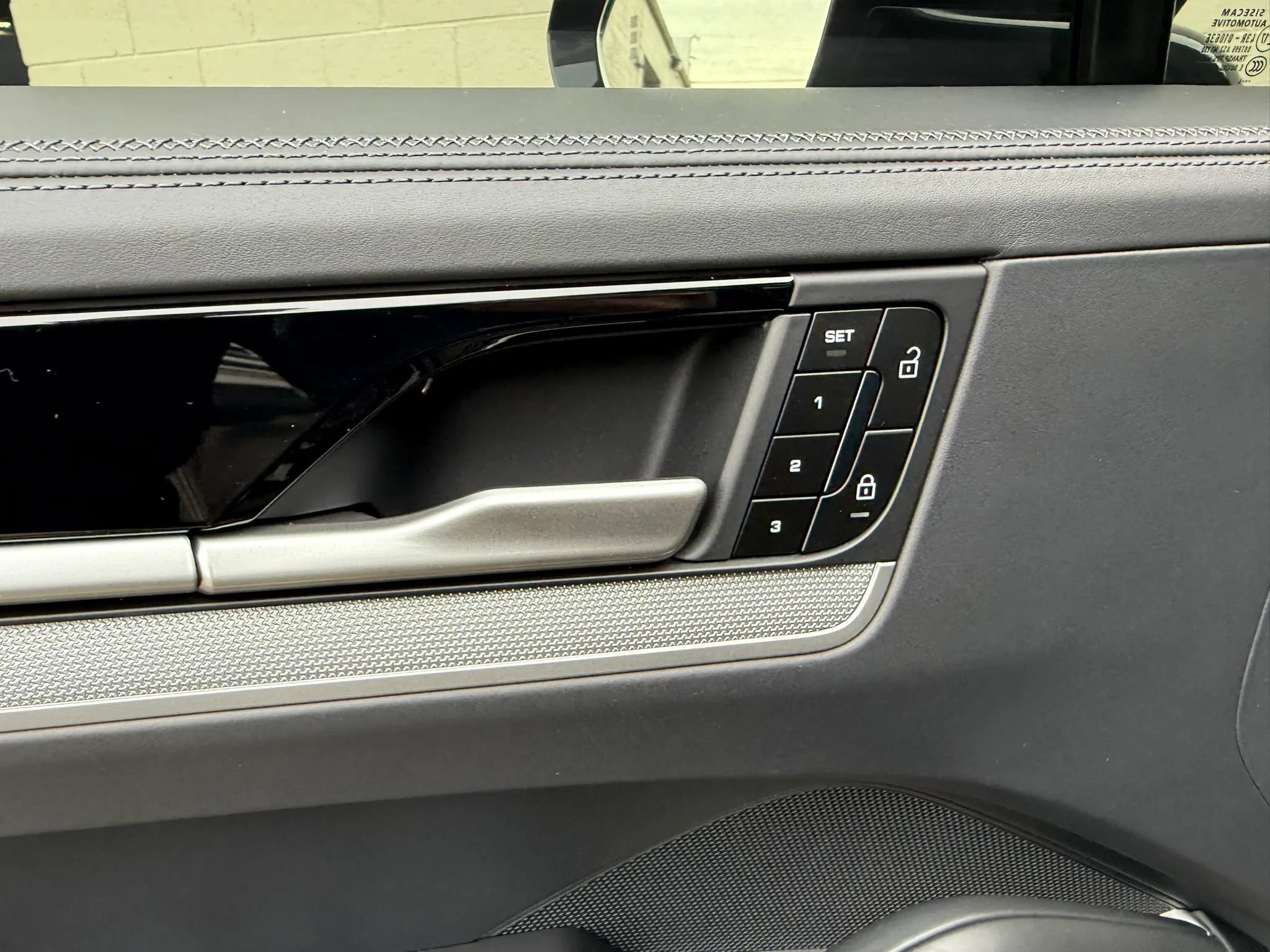 Used 2024 Porsche Cayenne Turbo AWD/4WD image 32