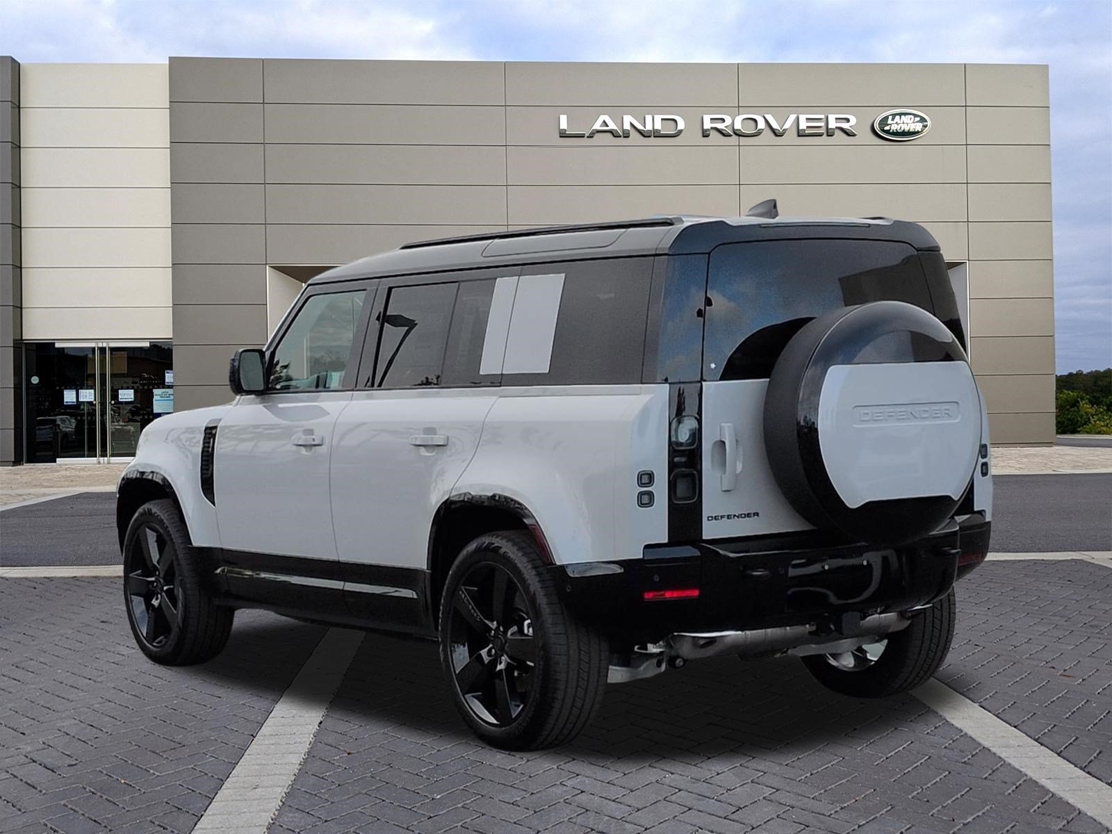New 2026 Land Rover Defender 110 X-Dynamic SE AWD/4WD image 7