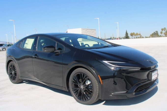 New 2026 Toyota Prius Plug-In Hybrid image 2