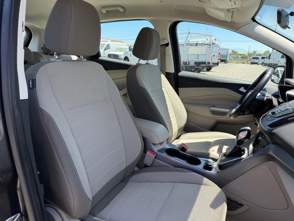 Used 2016 Ford C-MAX SE w/ Interior Protection Package FWD image 22