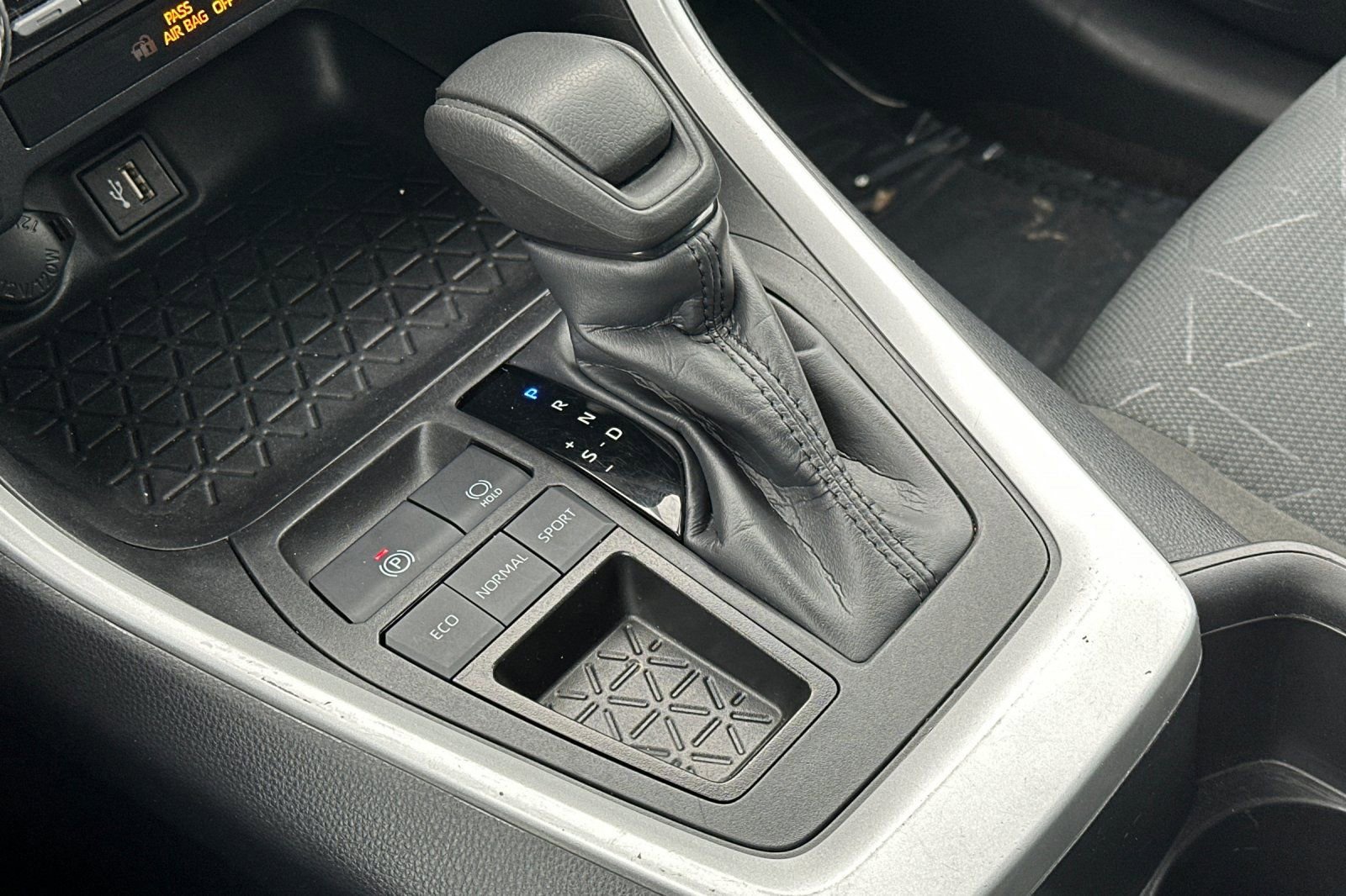 Used 2024 Toyota RAV4 XLE FWD image 25