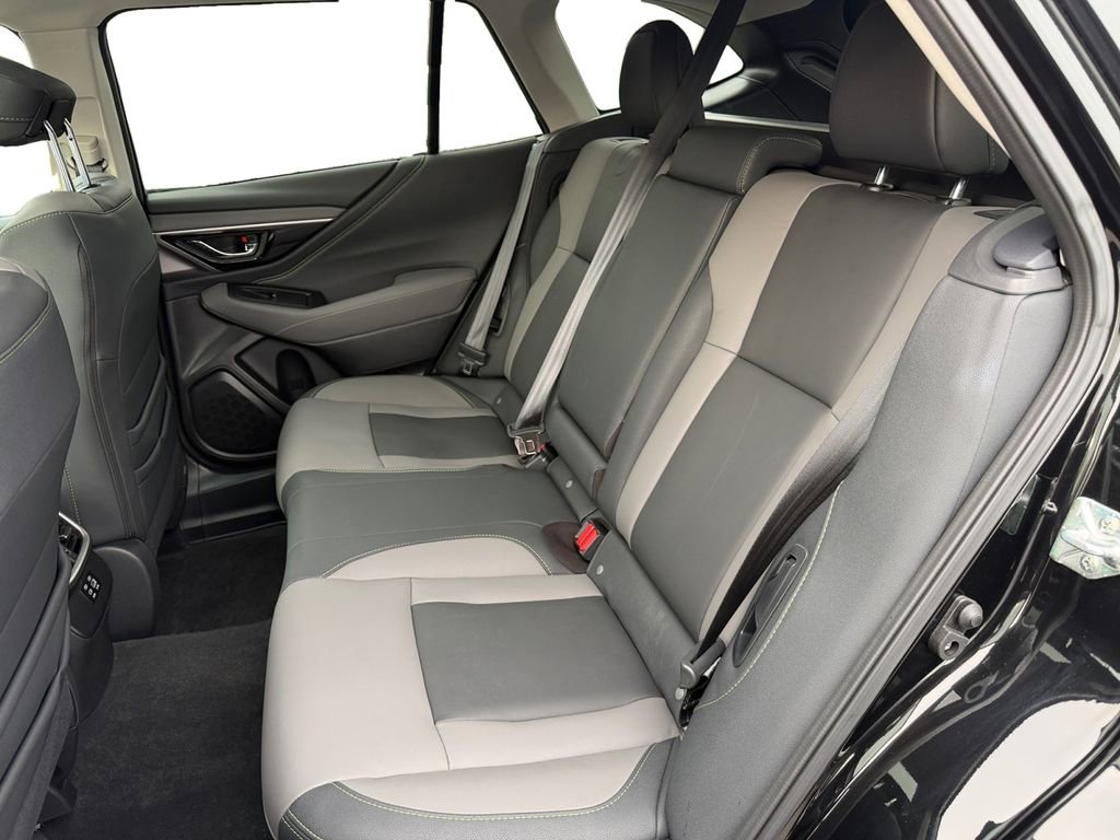 Used 2025 Subaru Outback Onyx Edition image 13