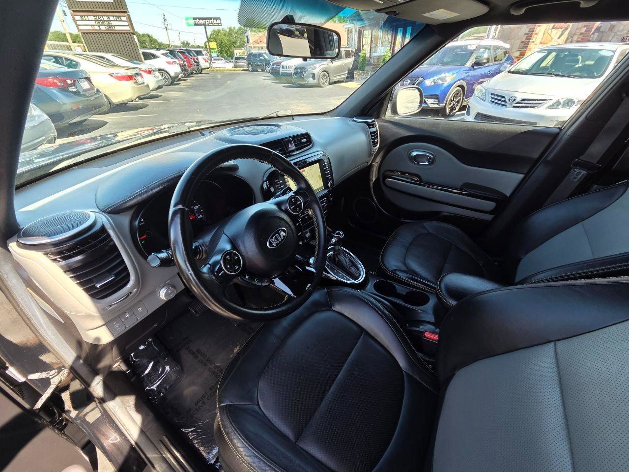 Used 2015 Kia Soul + w/ Primo Package FWD image 11