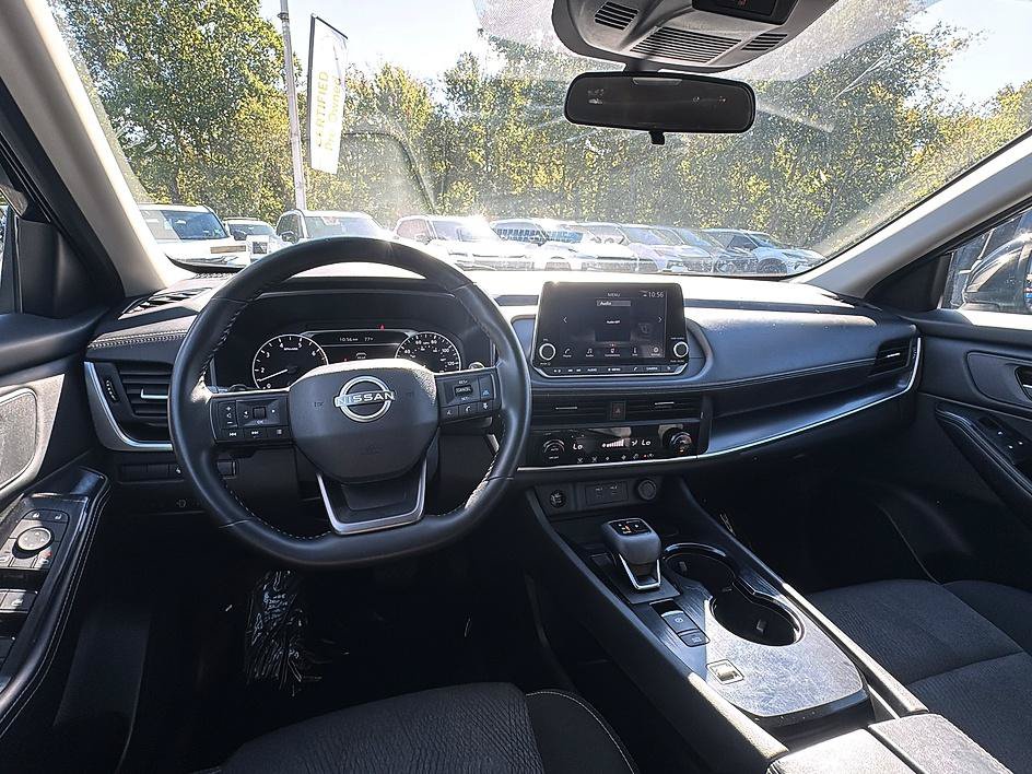 Certified 2025 Nissan Rogue SV FWD image 29