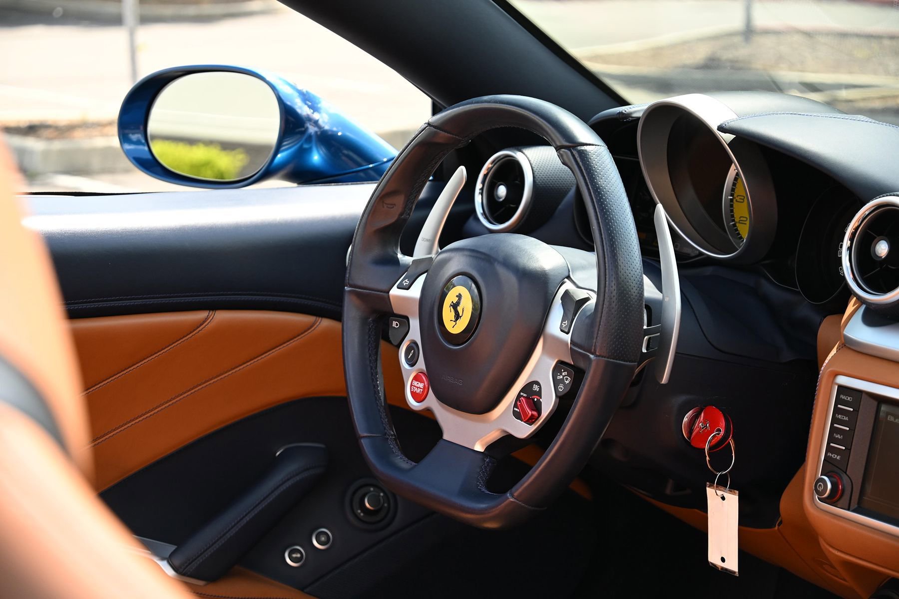 Used 2015 Ferrari California T RWD image 34