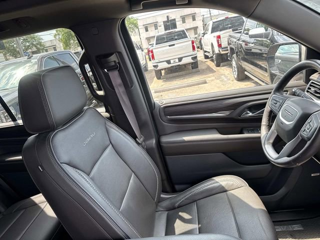 Used 2021 GMC Yukon Denali w/ Denali Premium Package image 14