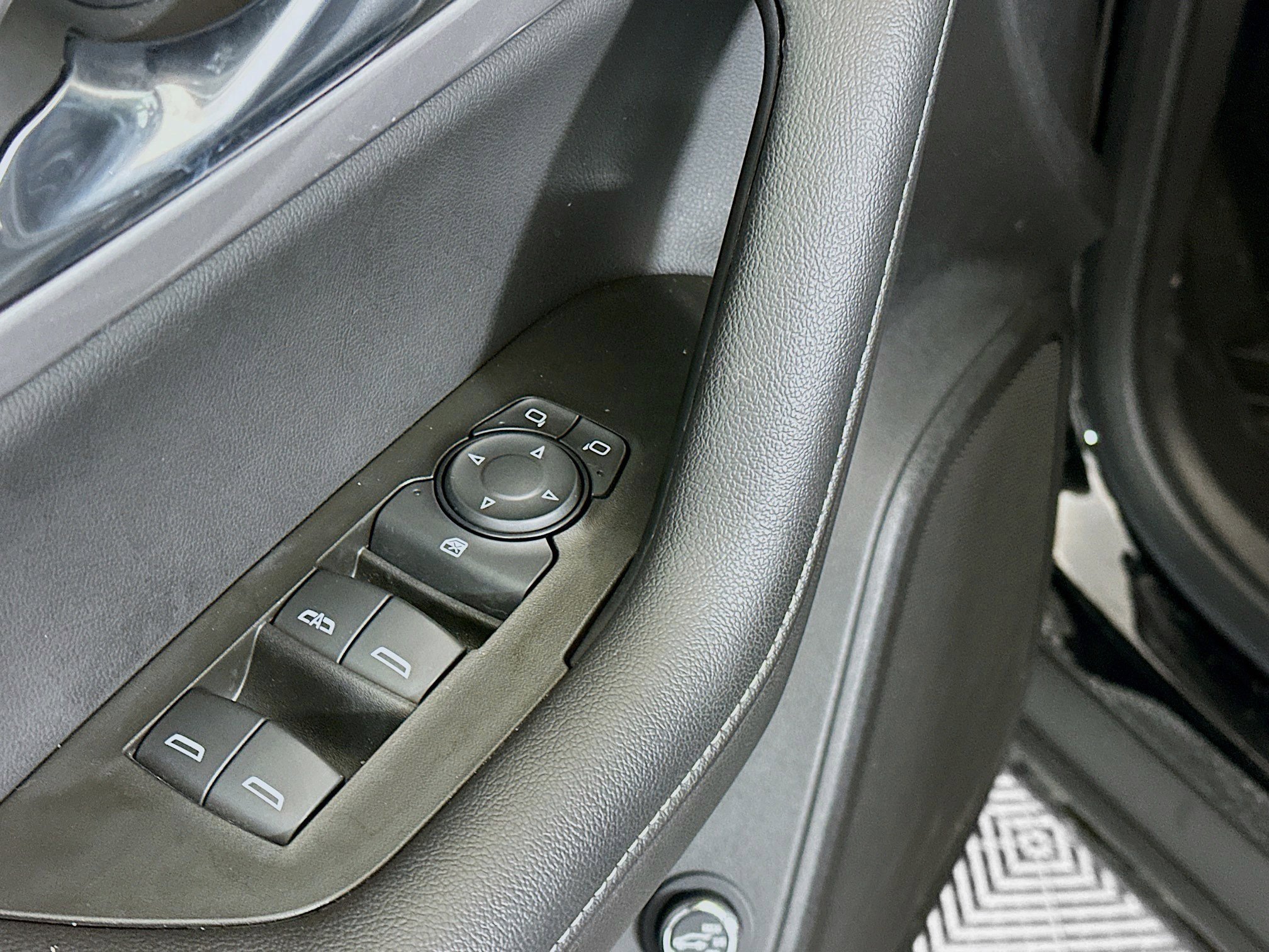 Used 2024 Chevrolet Blazer LT w/ Convenience Package image 15