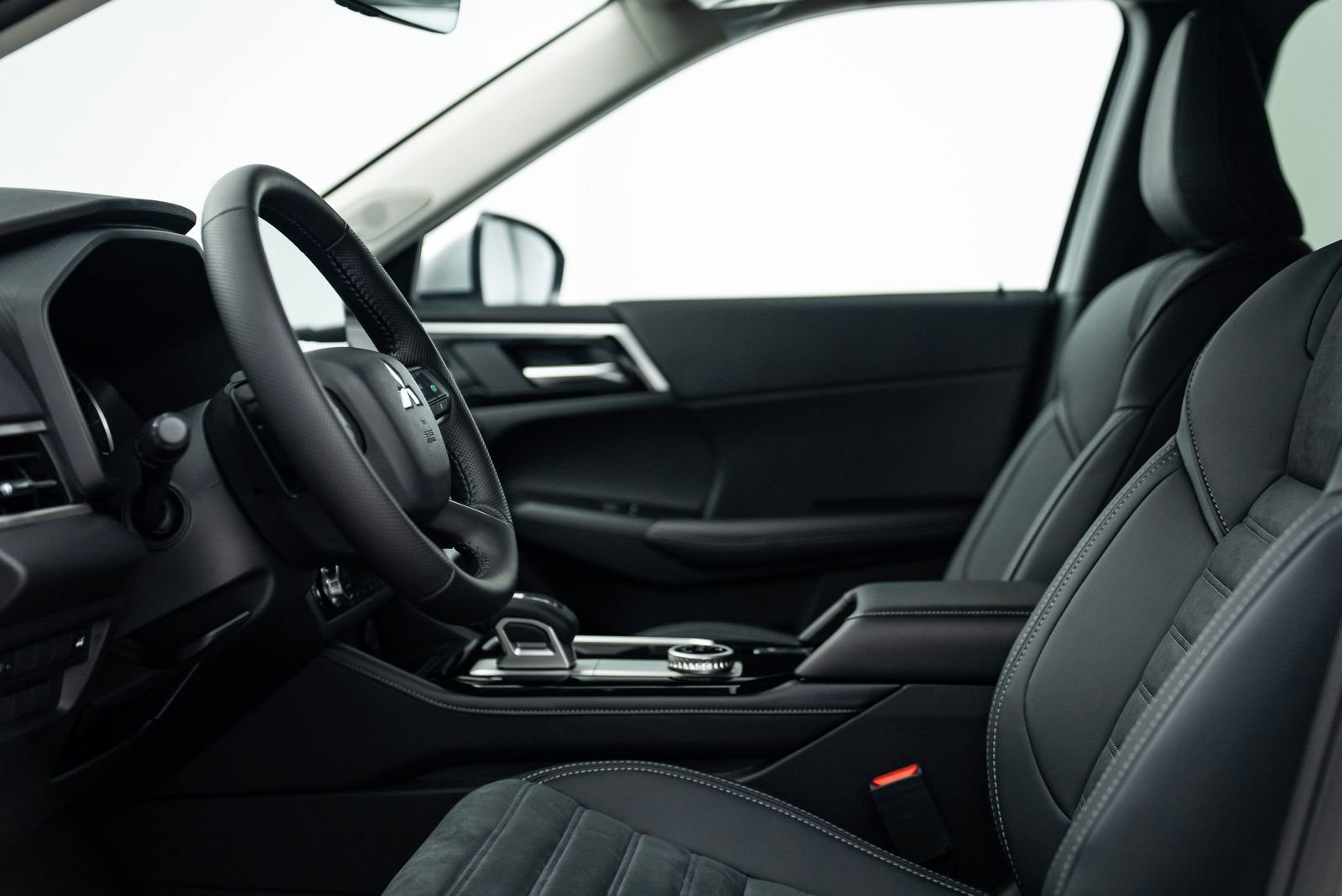 New 2026 Mitsubishi Outlander SE image 4