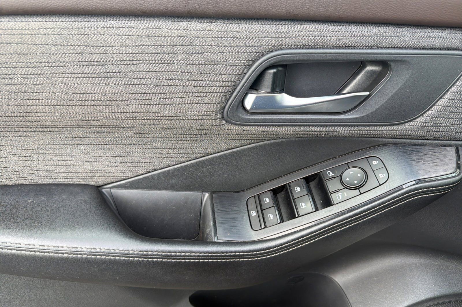 Used 2021 Nissan Rogue SV image 10