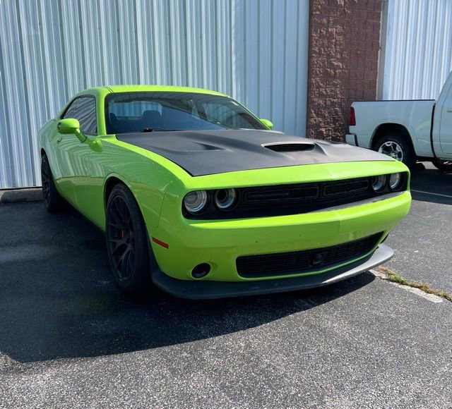 Used 2015 Dodge Challenger SRT w/ Technology Group RWD image 3