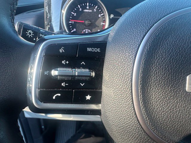 Used 2024 Kia Carnival EX FWD image 18