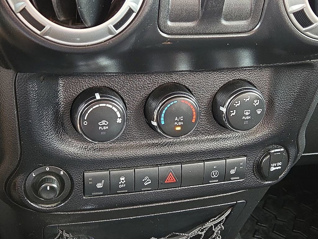 Used 2013 Jeep Wrangler Sahara w/ Connectivity Group AWD/4WD image 25