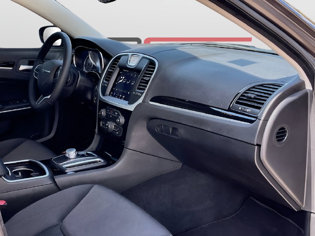 Used 2023 Chrysler 300 Touring RWD image 27