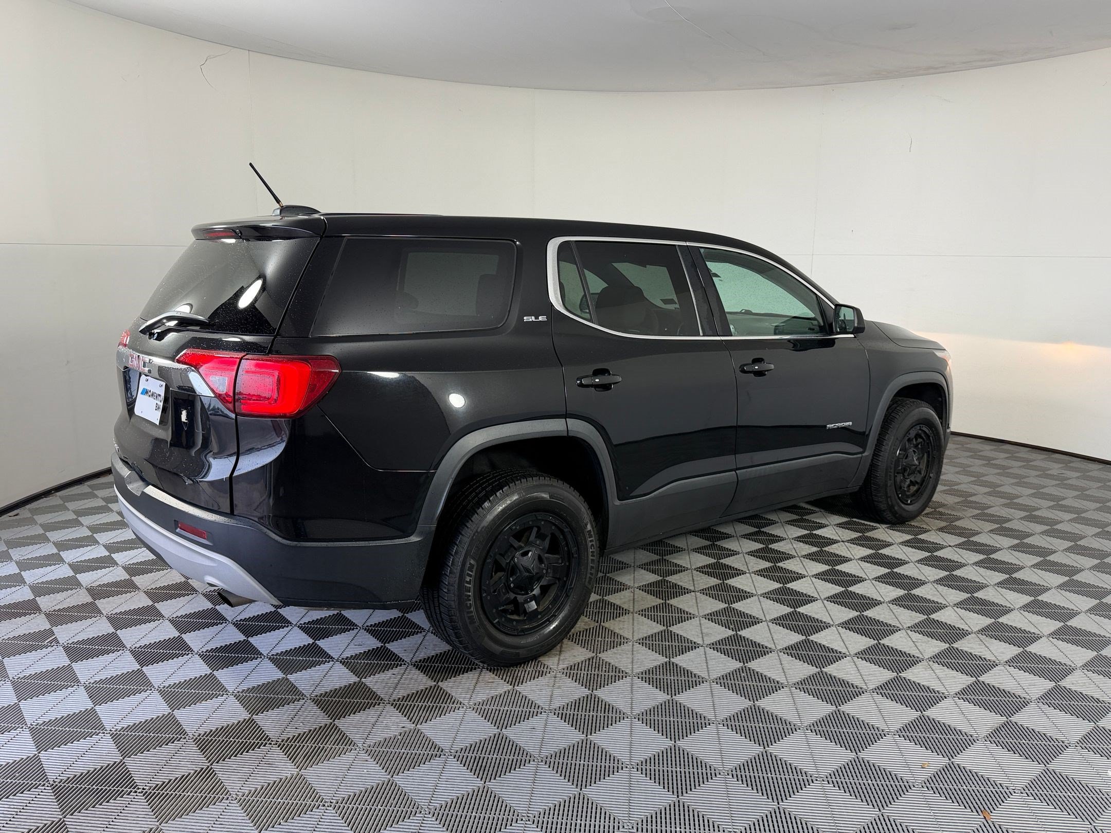 Used 2019 GMC Acadia SLE FWD image 9