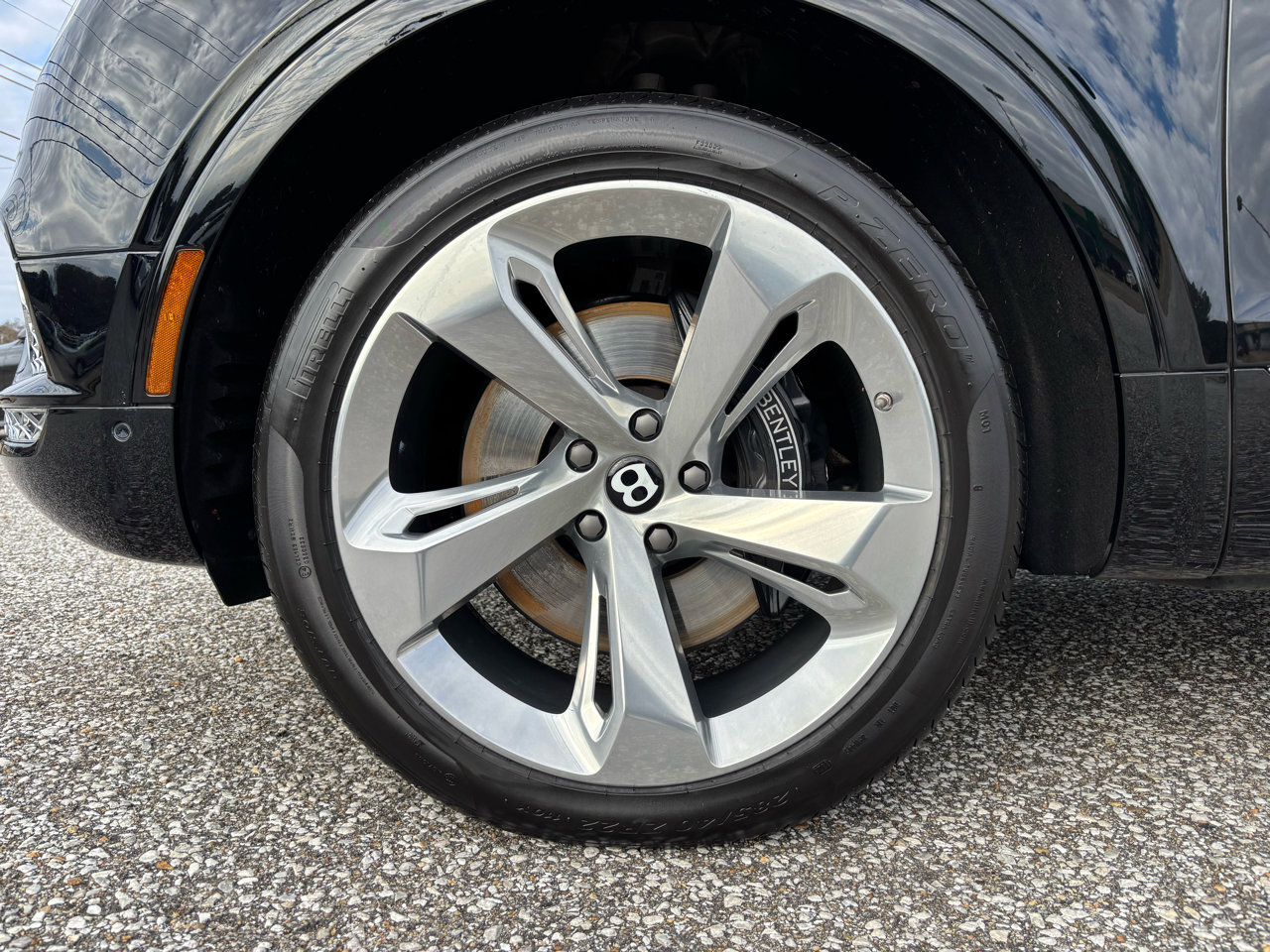 Used 2018 Bentley Bentayga Mulliner image 38