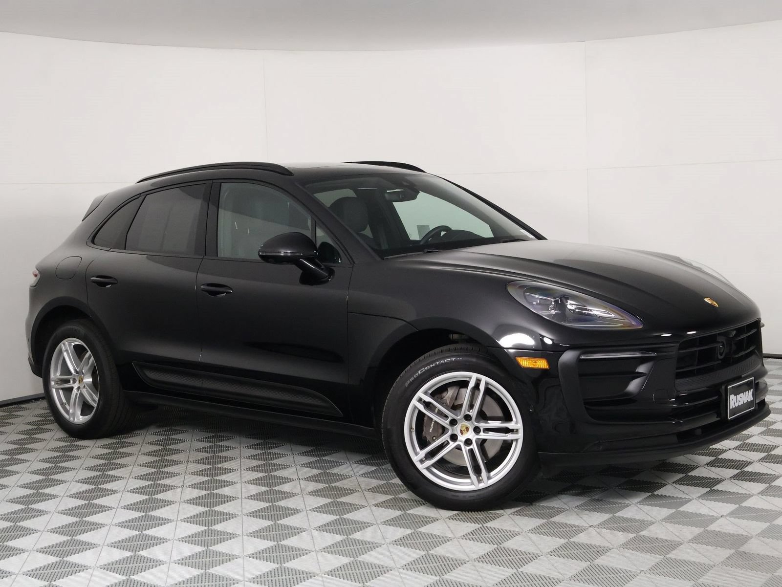 Certified 2023 Porsche Macan AWD/4WD image 9