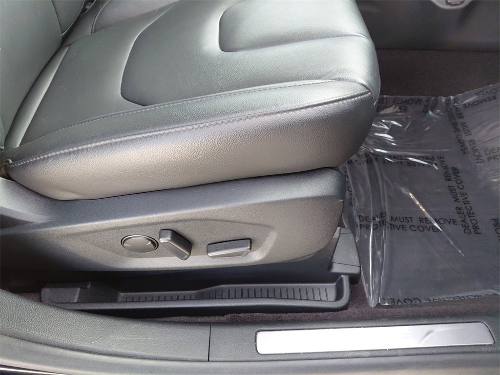 Used 2020 Ford Edge Titanium w/ Class II Trailer Tow Package image 17