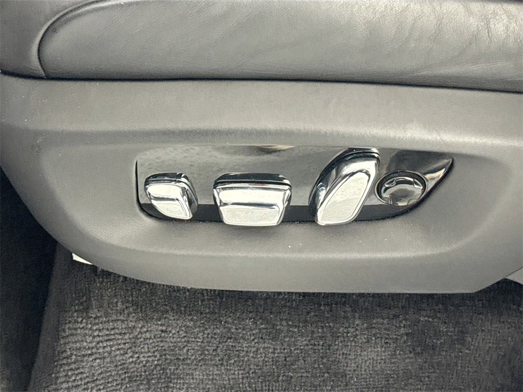 Used 2024 Rolls-Royce Cullinan image 21