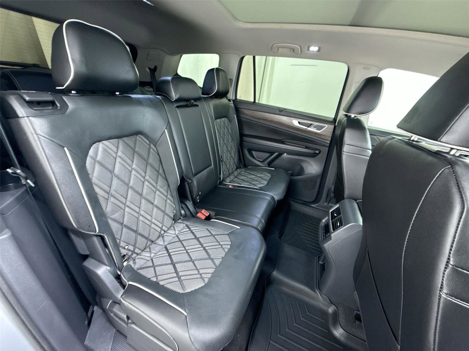 Used 2024 Volkswagen Atlas SEL Premium R-Line image 31