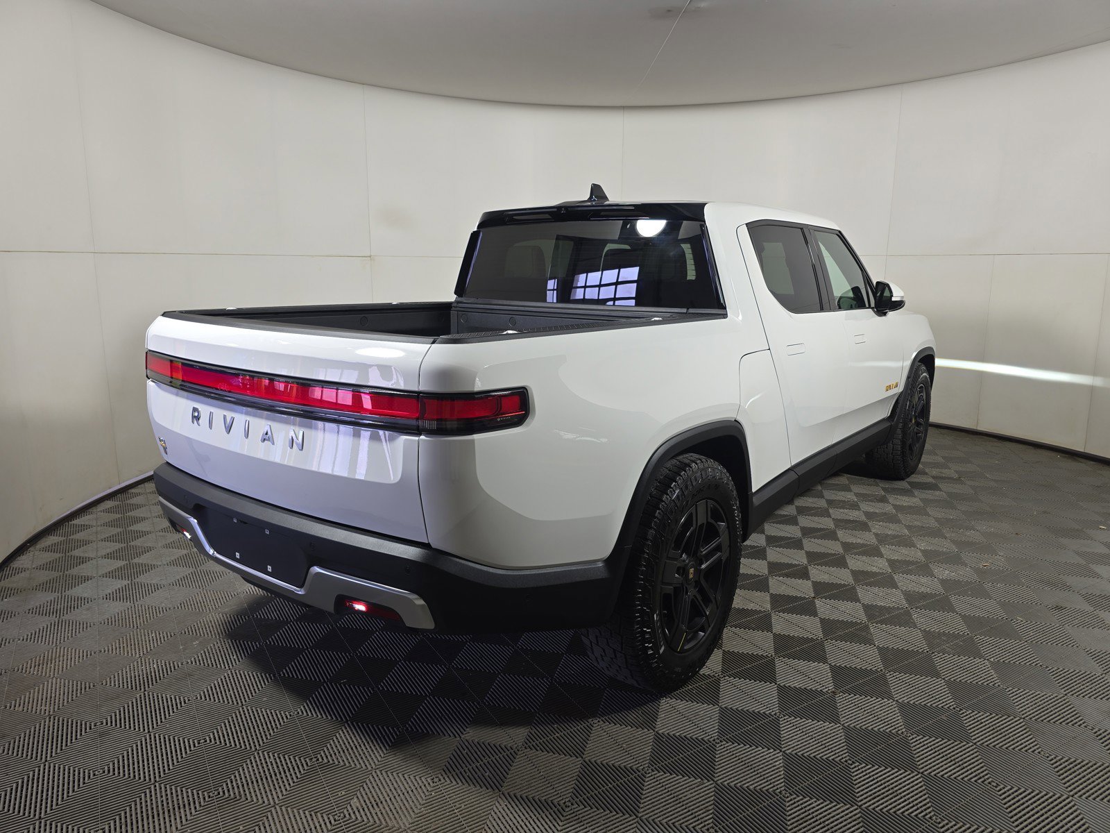 Used 2023 Rivian R1T Adventure AWD/4WD image 5