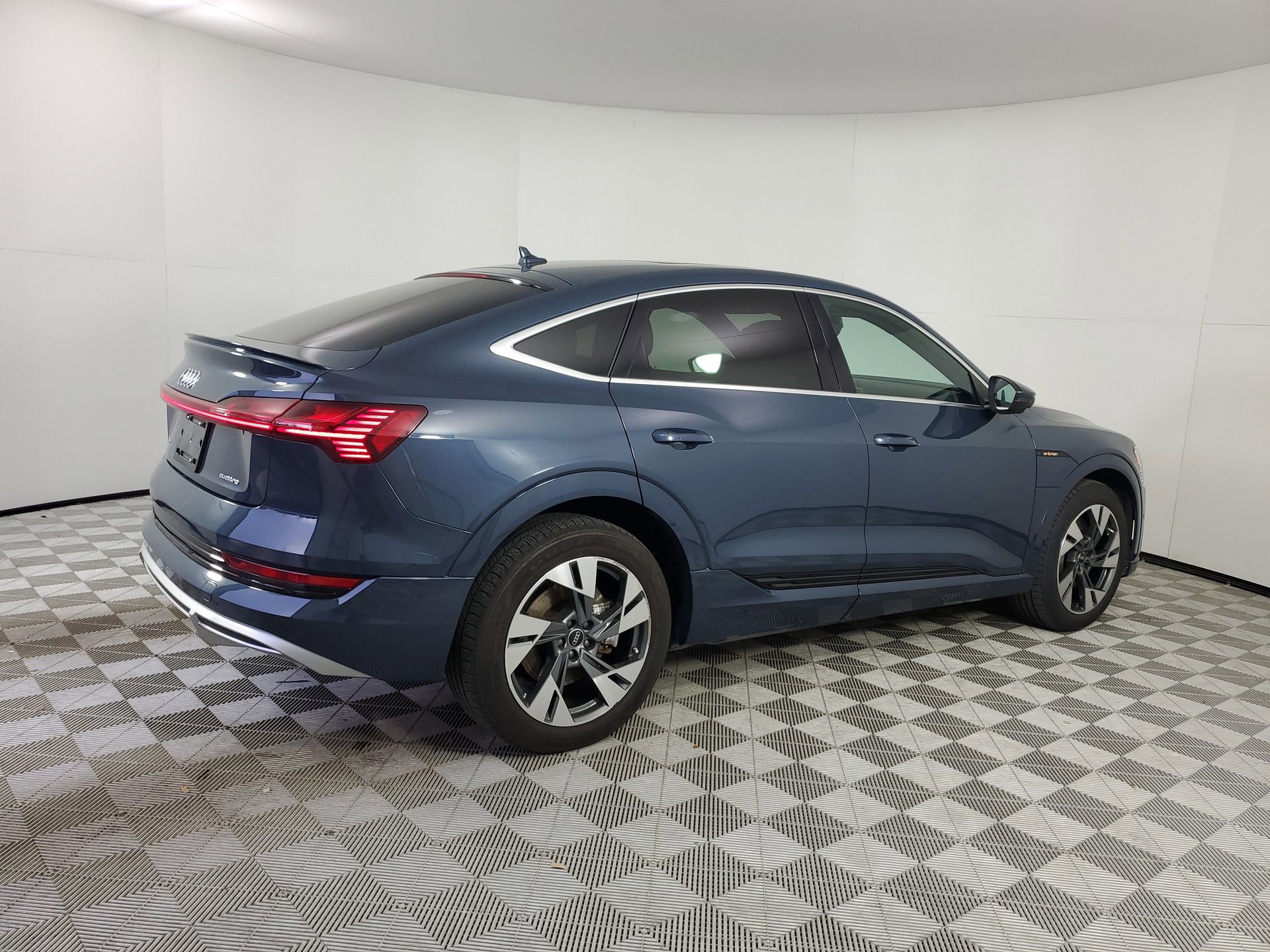 Used 2023 Audi e-tron Premium Plus w/ Premium Plus Package image 11