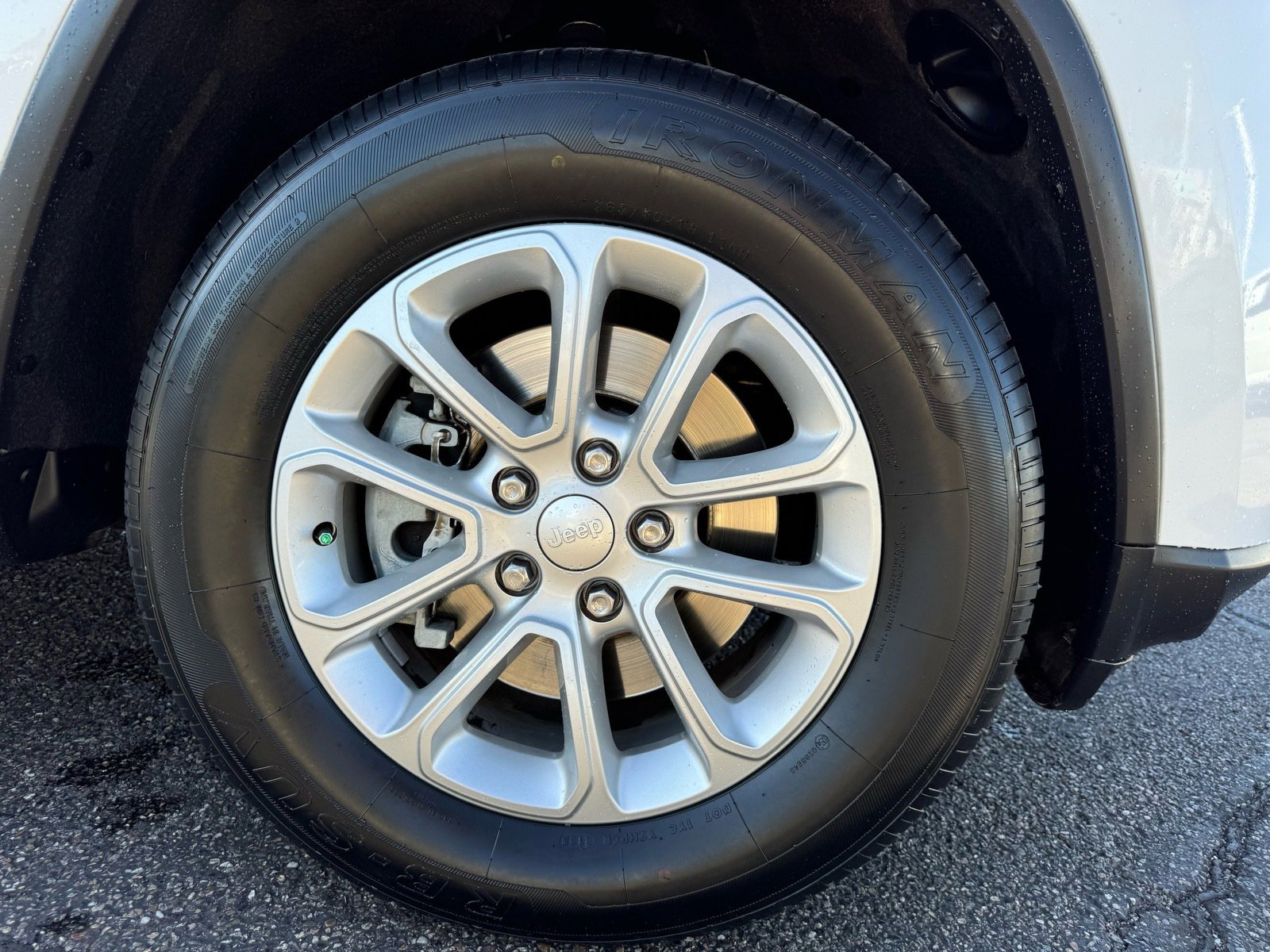 Used 2021 Jeep Grand Cherokee Laredo image 9