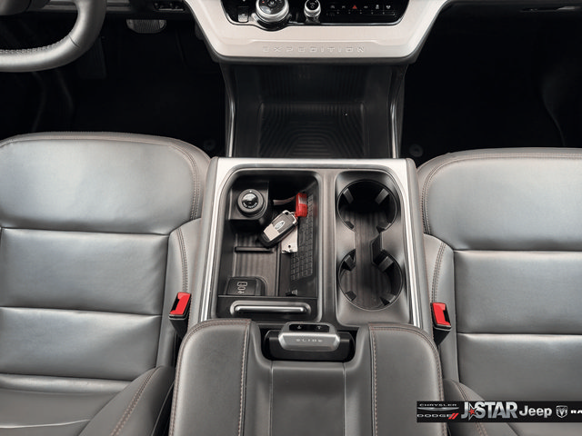 Used 2025 Ford Expedition Active RWD image 15