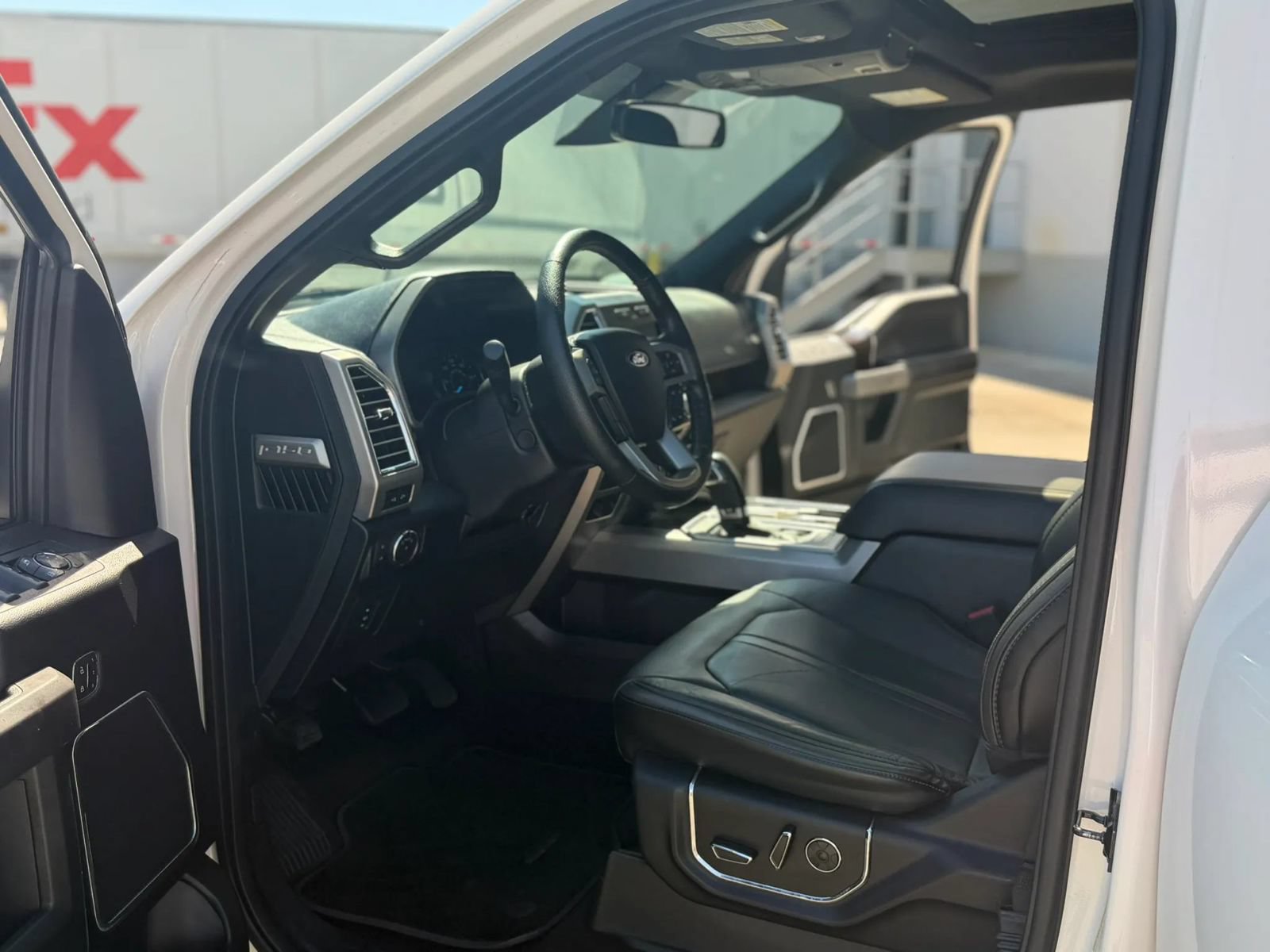 Used 2016 Ford F150 Platinum w/ Equipment Group 701A Luxury AWD/4WD image 22